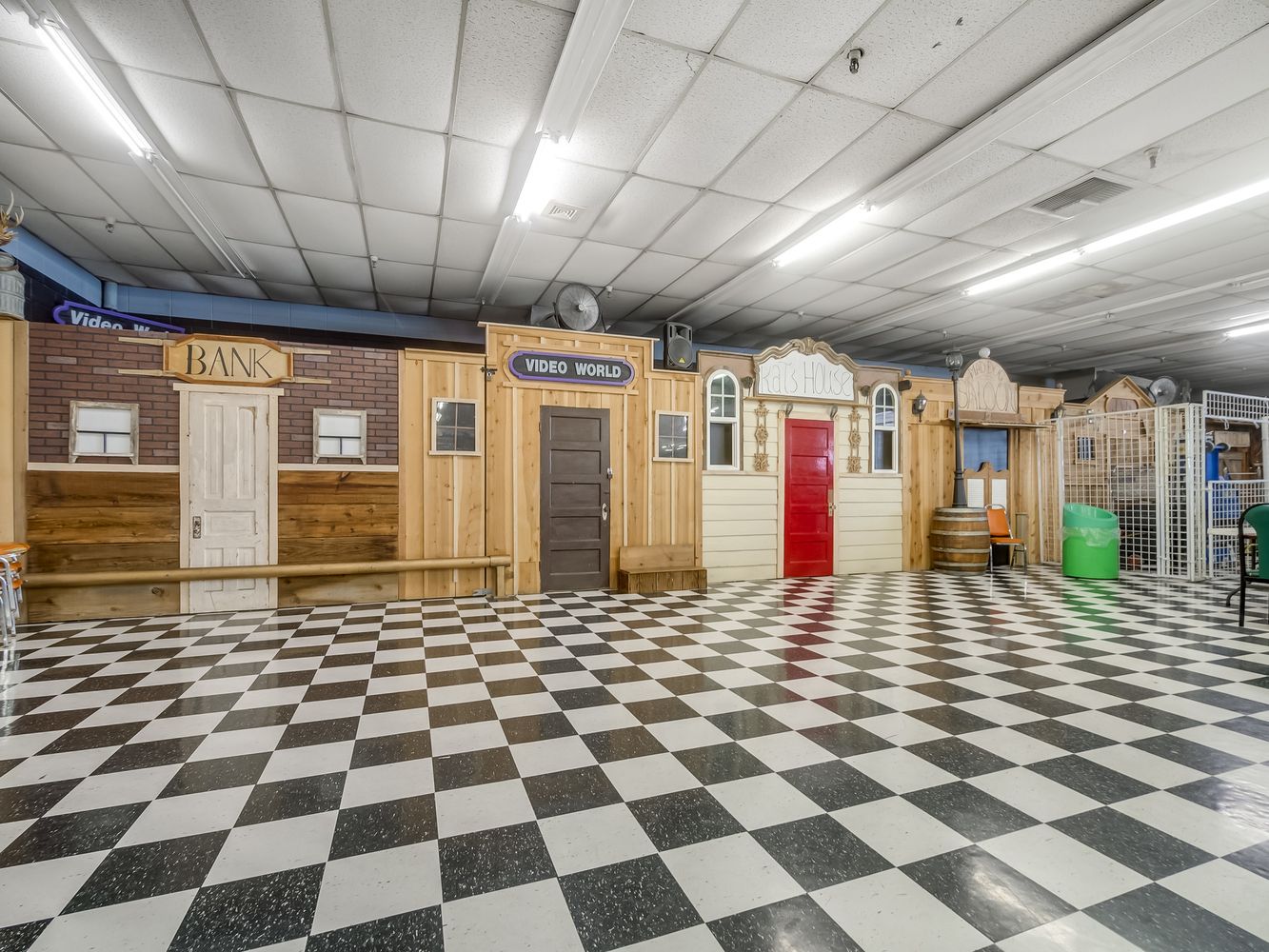 Highly Established Turn Key Pizza Planet-Video World in Selma, CA: 1900 Floral Ave, Selma, CA 93662